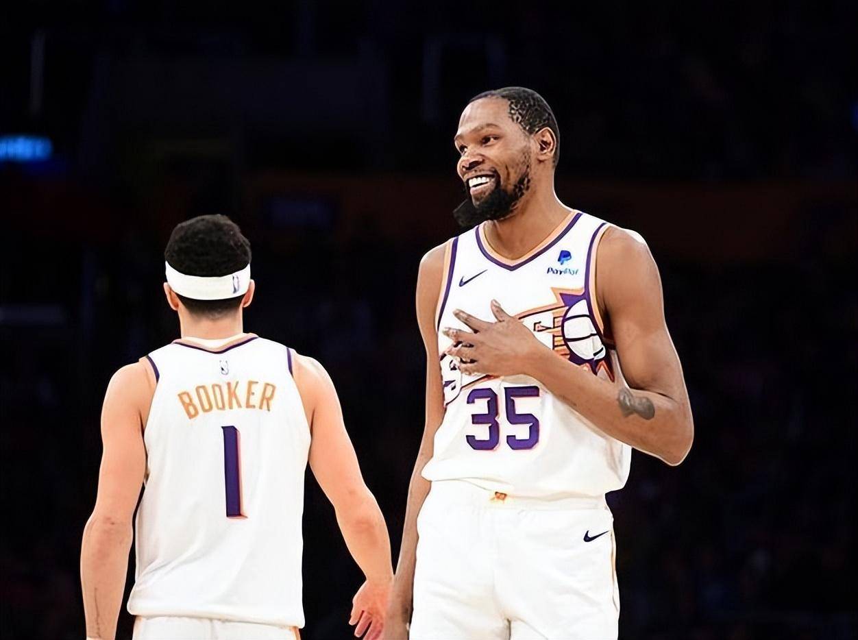 九游体育-杜兰特重要时刻比赛局势复杂，湖人带队取胜！