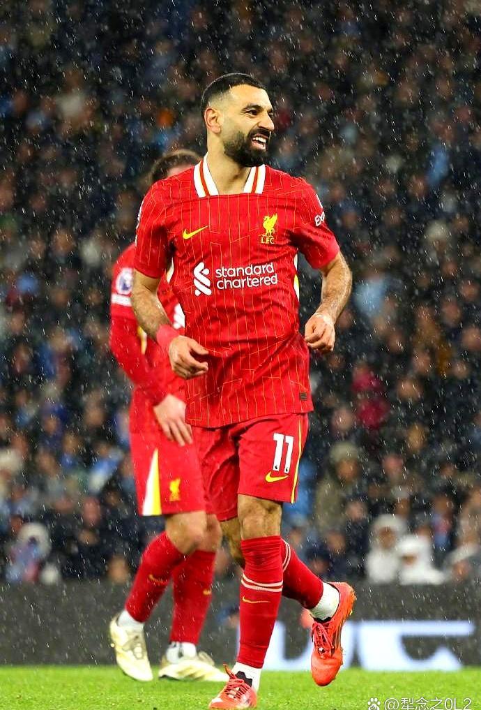 九游体育-萨拉赫重返赛场，领先优势明显首场状态出色，老鹰观众沸腾！