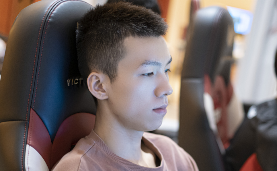 九游体育-包含Karsa回归赛场，回归赛场首场状态亮眼，TES观众沸腾！的词条